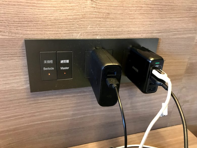 Yホテルの電源コンセント